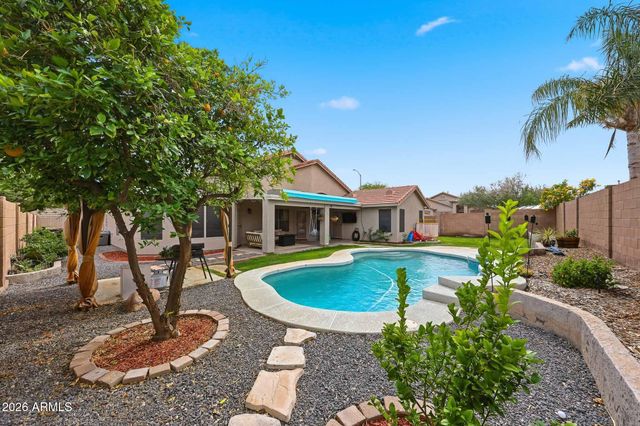 10414 W DALEY Lane, Peoria, AZ 85383