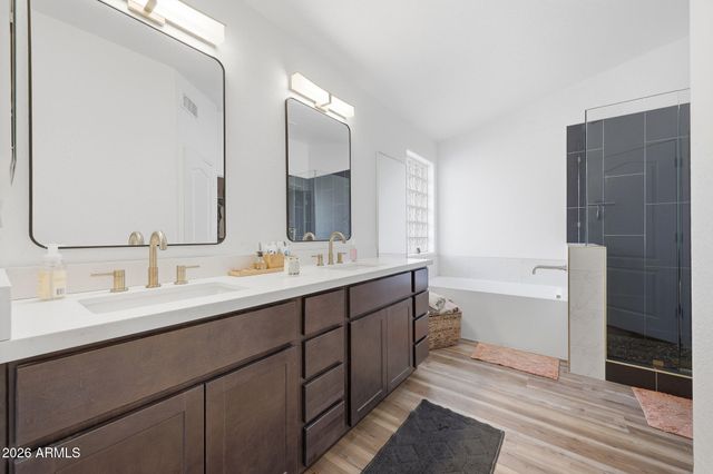 10414 W DALEY Lane, Peoria, AZ 85383