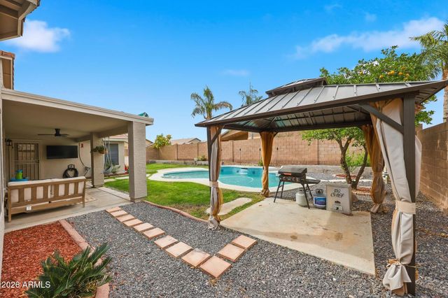 10414 W DALEY Lane, Peoria, AZ 85383