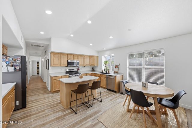 10414 W DALEY Lane, Peoria, AZ 85383