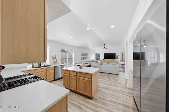 10414 W DALEY Lane, Peoria, AZ 85383