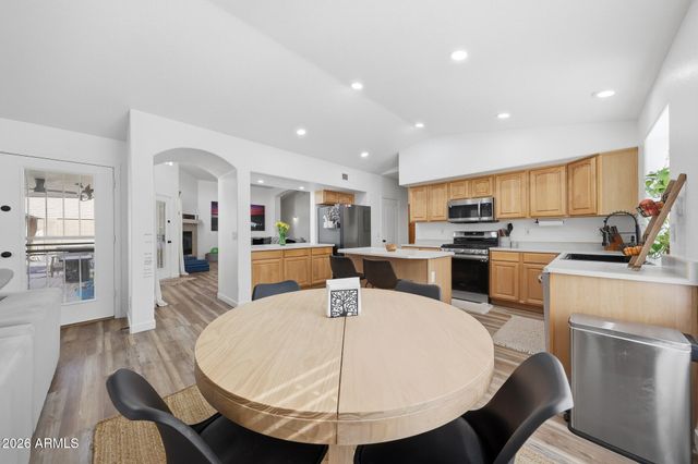 10414 W DALEY Lane, Peoria, AZ 85383