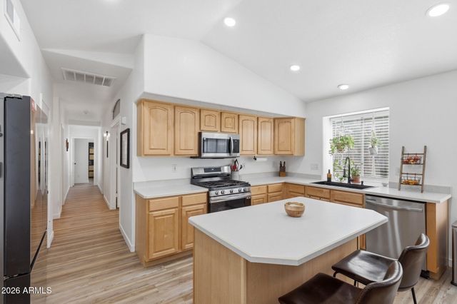 10414 W DALEY Lane, Peoria, AZ 85383