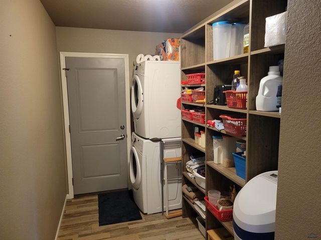 1252 JUNEAU DR, Box Elder, SD 57719