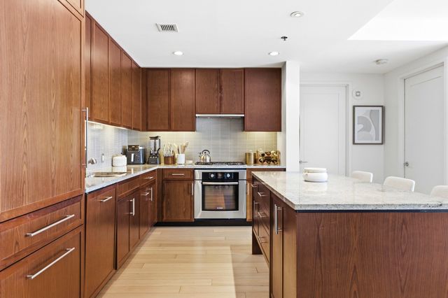 580 Washington St 1207, Boston, MA 02111