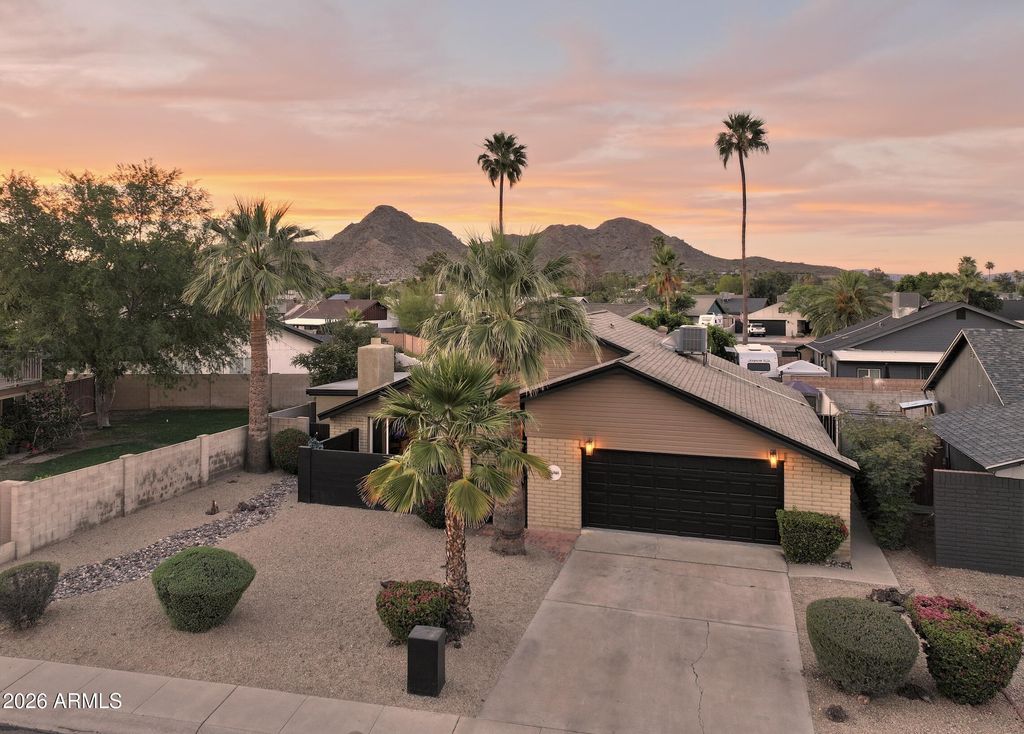 2644 E SYLVIA Street, Phoenix, AZ 85032