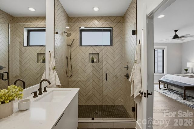 1004 Westbrook Drive B, Charlotte, NC 28202