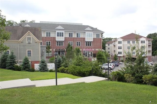 9 Summer St, Franklin, MA 02038