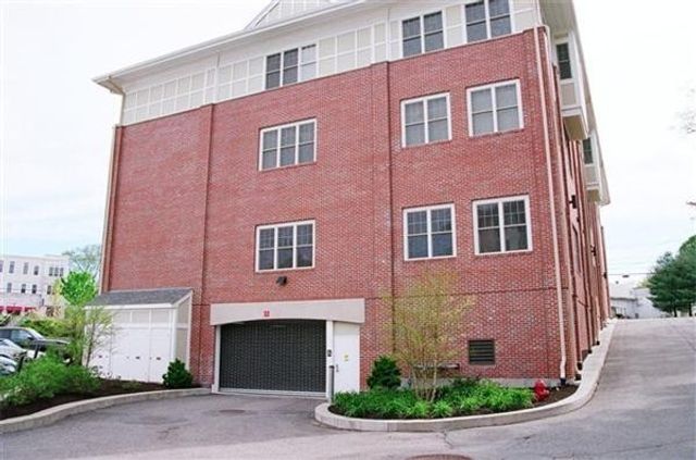 9 Summer St, Franklin, MA 02038