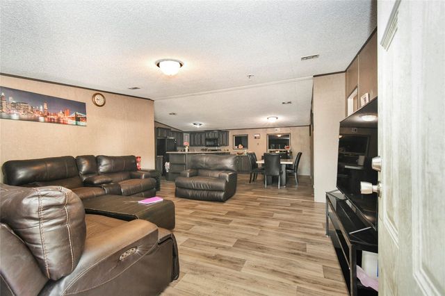 93 Road 5101, Cleveland, TX 77327