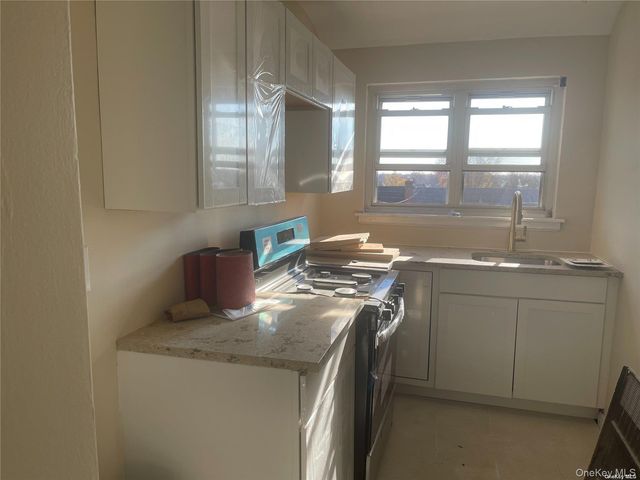 214-11B Hillside Avenue 2nd Fl, Queens Village, NY 11427