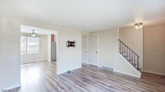 4625 Cox Drive B, Stow, OH 44224