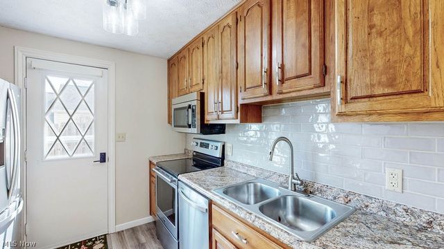 4625 Cox Drive B, Stow, OH 44224