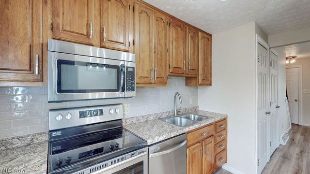 4625 Cox Drive B, Stow, OH 44224