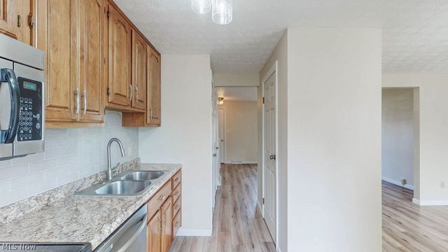 4625 Cox Drive B, Stow, OH 44224