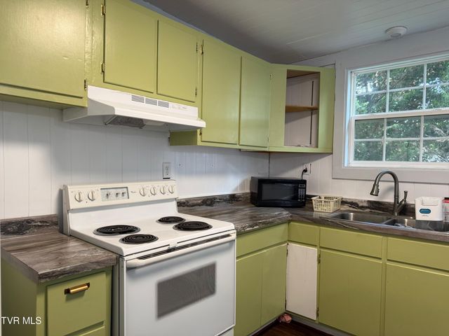 128 Blue Friday Road, Johnson City, TN 37615