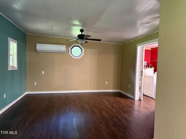128 Blue Friday Road, Johnson City, TN 37615