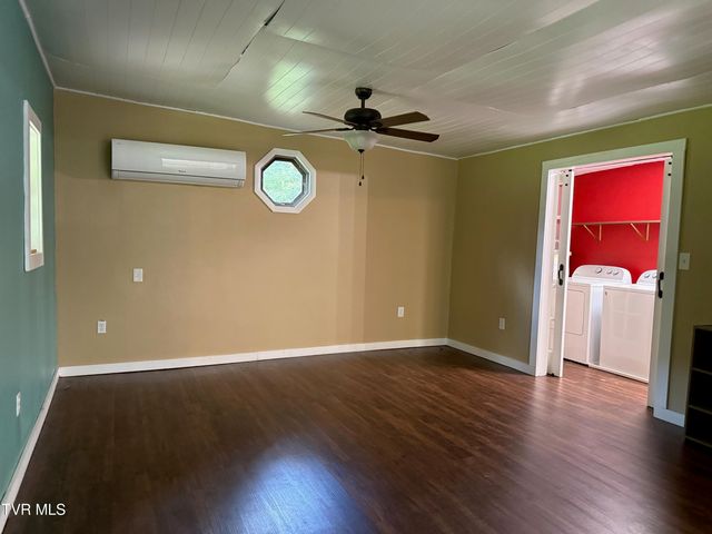 128 Blue Friday Road, Johnson City, TN 37615