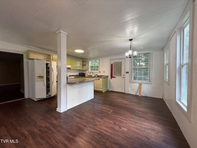 128 Blue Friday Road, Johnson City, TN 37615