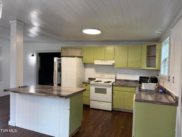 128 Blue Friday Road, Johnson City, TN 37615