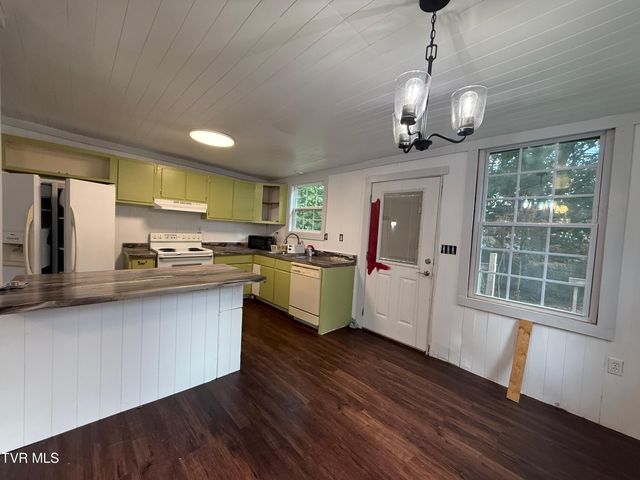 128 Blue Friday Road, Johnson City, TN 37615