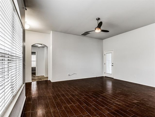 10736 SW 35th Street, Yukon, OK 73099