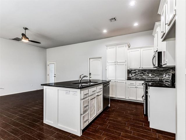 10736 SW 35th Street, Yukon, OK 73099