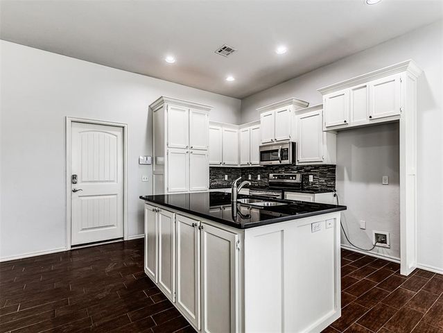 10736 SW 35th Street, Yukon, OK 73099