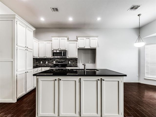 10736 SW 35th Street, Yukon, OK 73099