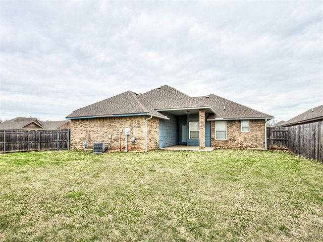 10736 SW 35th Street, Yukon, OK 73099