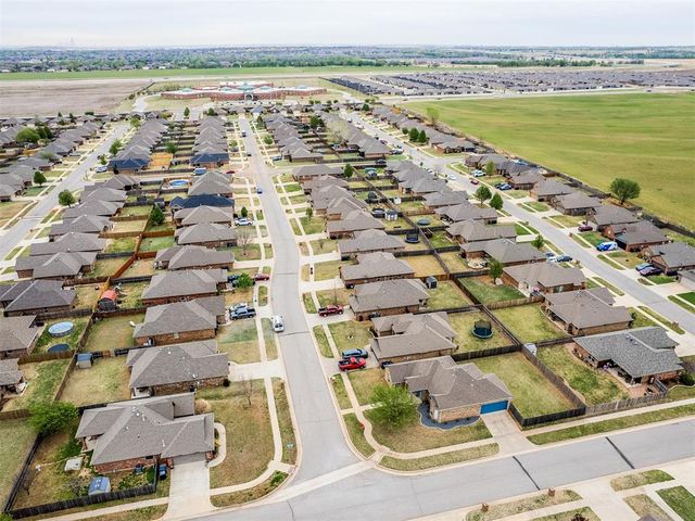 10736 SW 35th Street, Yukon, OK 73099