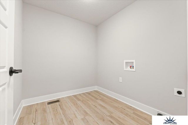 21058 Alex Avenue, Elkhorn, NE 68022