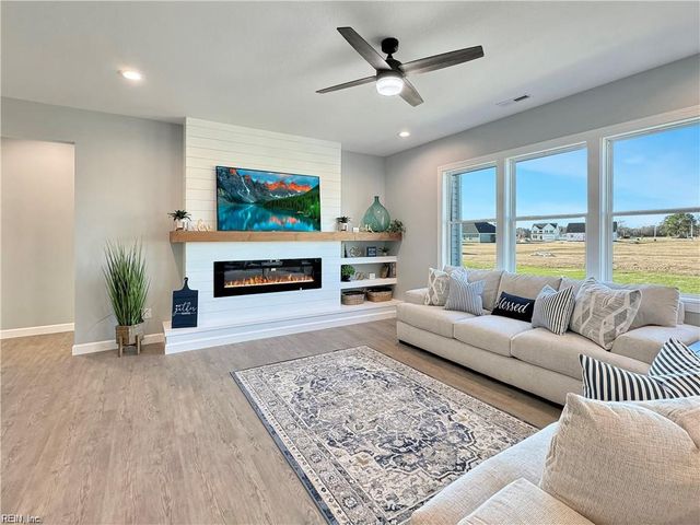 101 Lands End DR, Elizabeth City, NC 27909