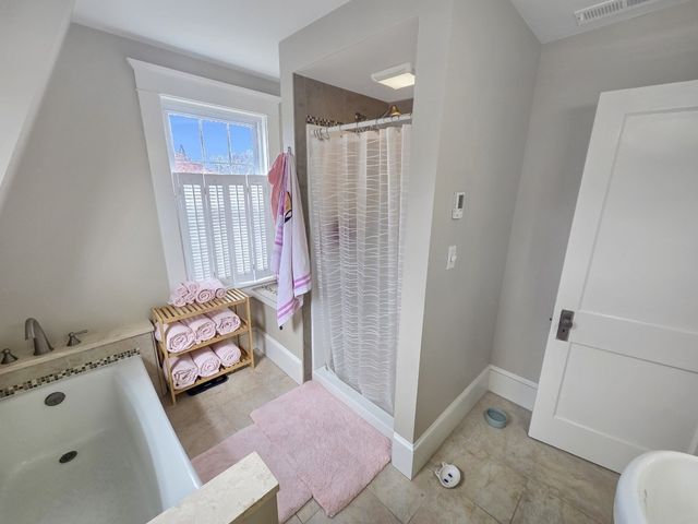 70 Chestnut St, Fairhaven, MA 02719