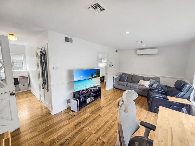 70 Chestnut St, Fairhaven, MA 02719