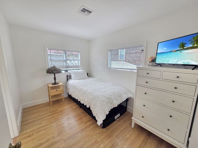 70 Chestnut St, Fairhaven, MA 02719