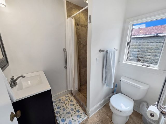 70 Chestnut St, Fairhaven, MA 02719