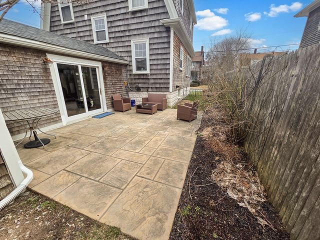 70 Chestnut St, Fairhaven, MA 02719