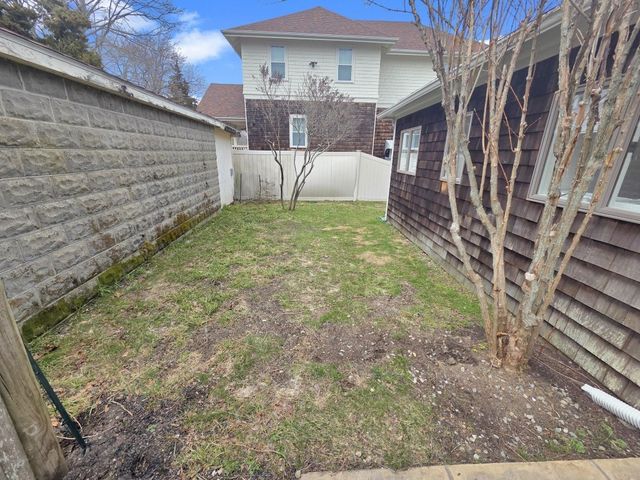 70 Chestnut St, Fairhaven, MA 02719