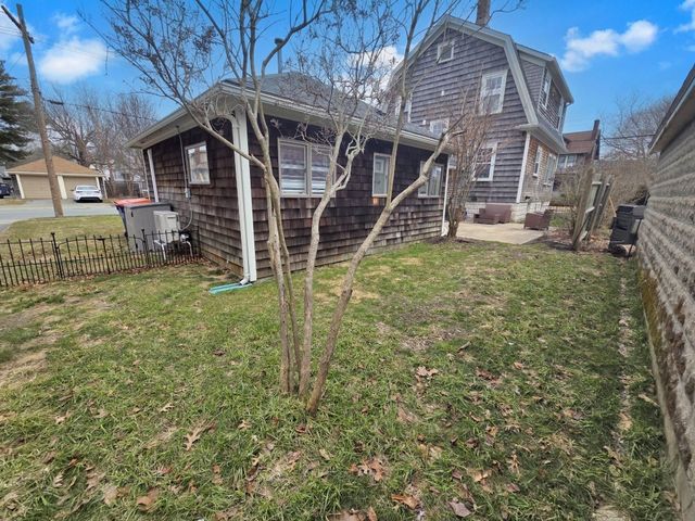 70 Chestnut St, Fairhaven, MA 02719