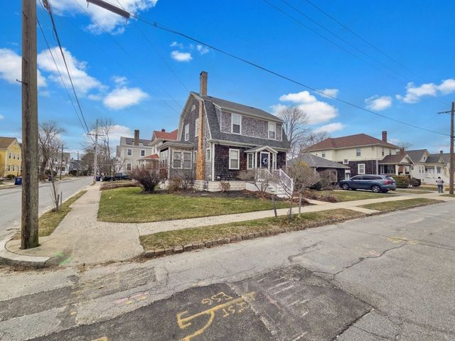 70 Chestnut St, Fairhaven, MA 02719