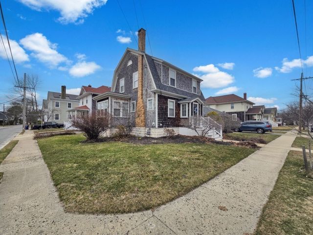 70 Chestnut St, Fairhaven, MA 02719