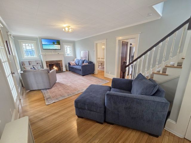70 Chestnut St, Fairhaven, MA 02719