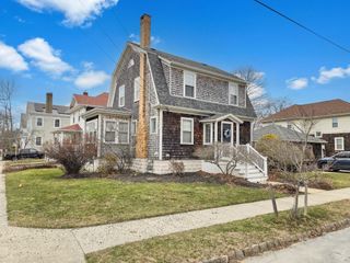 70 Chestnut St, Fairhaven, MA 02719