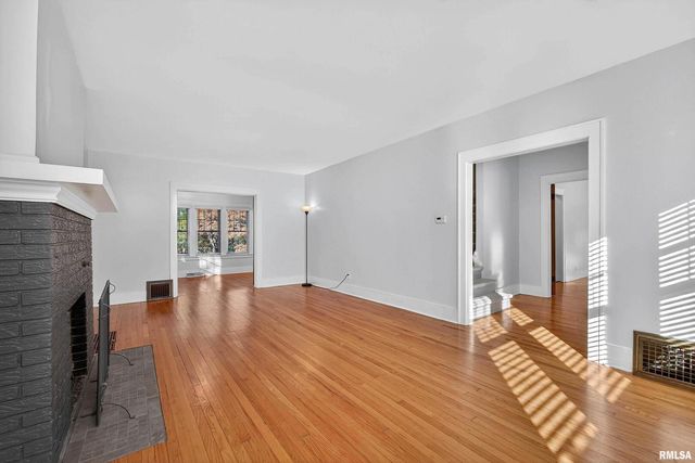 1734 RIDGEWOOD Avenue, Davenport, IA 52803