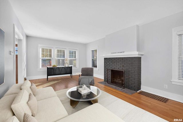 1734 RIDGEWOOD Avenue, Davenport, IA 52803