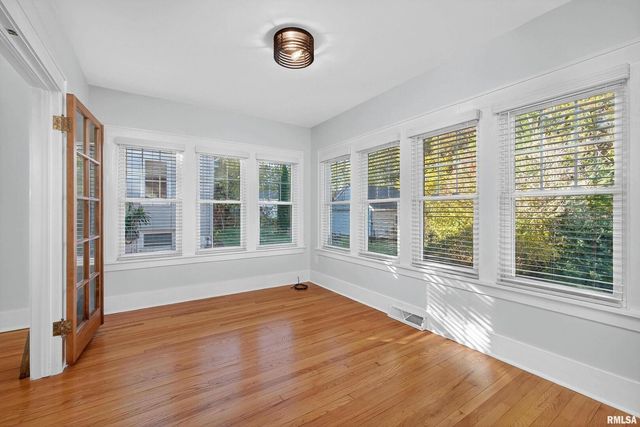 1734 RIDGEWOOD Avenue, Davenport, IA 52803