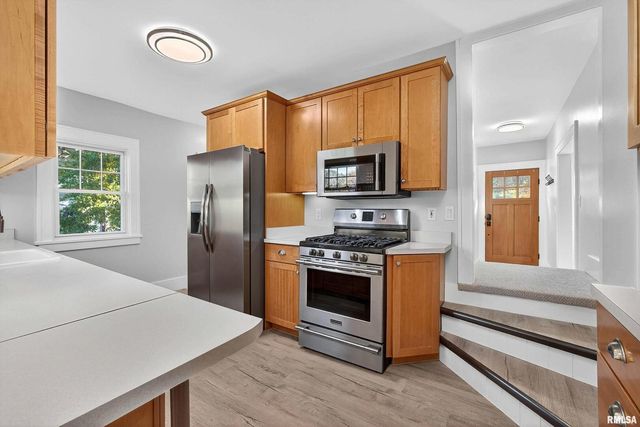 1734 RIDGEWOOD Avenue, Davenport, IA 52803