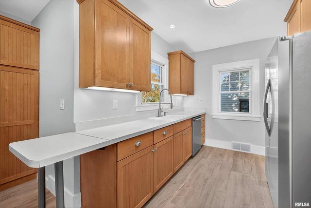 1734 RIDGEWOOD Avenue, Davenport, IA 52803