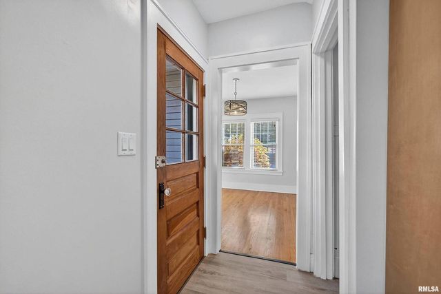 1734 RIDGEWOOD Avenue, Davenport, IA 52803